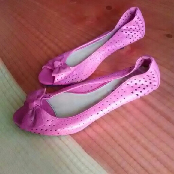 Pink AE Heels - Picture 1 of 2